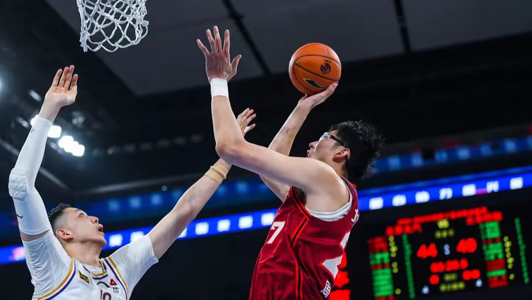 包含新疆广汇发布备战花絮，国际比赛日强势反弹，CBA季后赛任务艰巨，年轻球员得到机会的词条