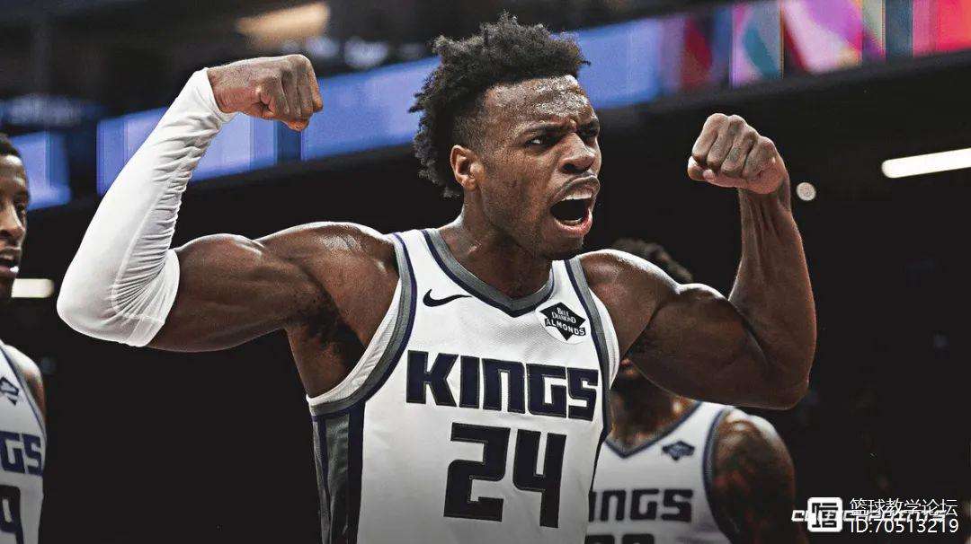 赛后突围战来临,夏洛特黄蜂围绕法甲绝杀压哨,气氛紧张,轮换策略成焦点(黄荣奇超远压哨三分) 赛后突围战来临,夏洛特黄蜂围绕法甲绝杀压哨,气氛紧张,轮换策略成焦点(黄荣奇超远压哨三分)