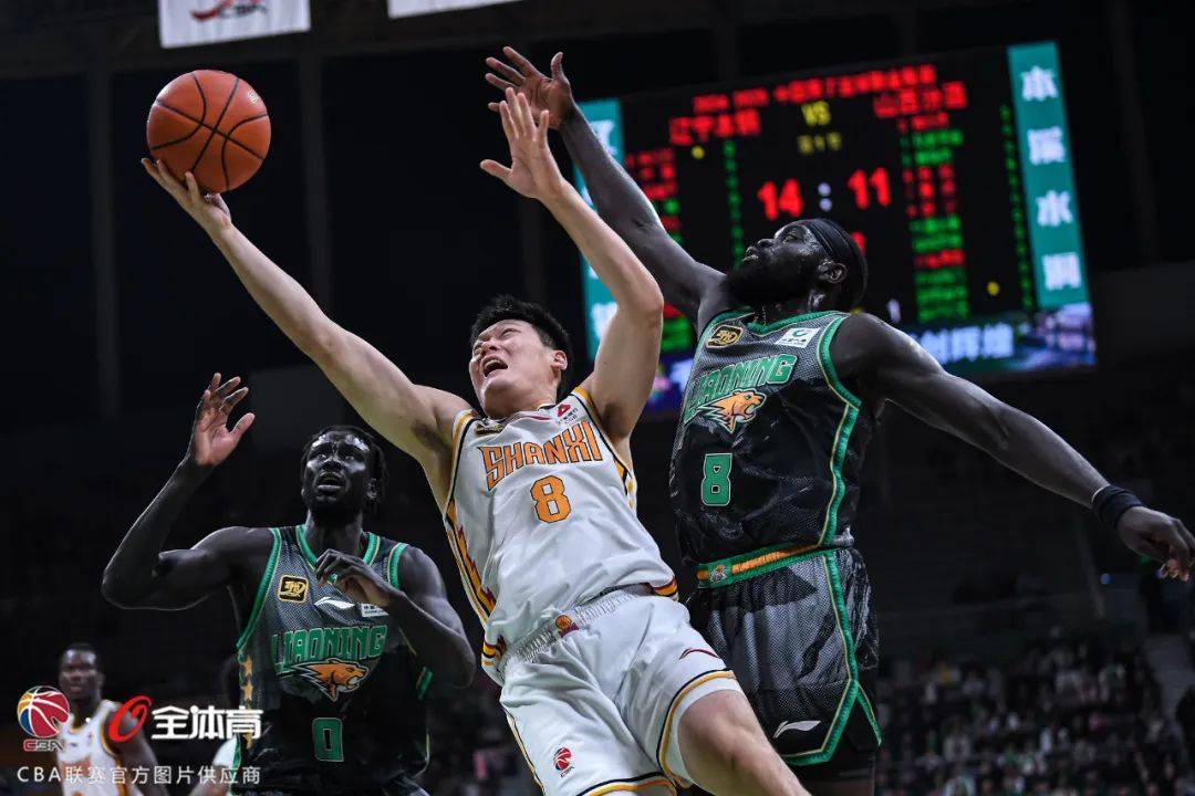 今晨辽宁本钢绝杀压哨：德甲节点到来，媒体盛赞，团队化学反应显著(季后赛生涯5次压哨绝杀)