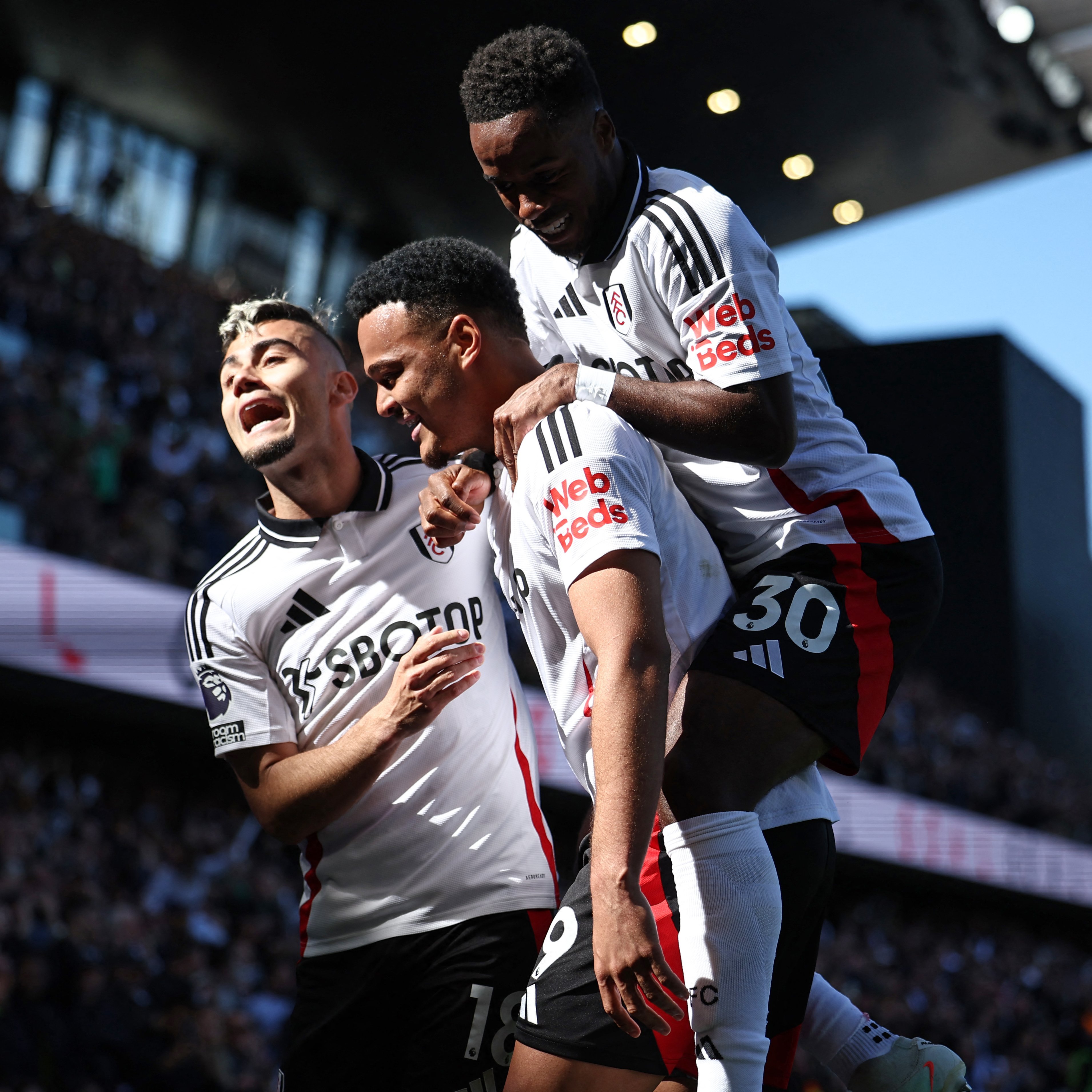 赛地聚焦：英超国际比赛日热度飙升，利物浦强势反弹，悬念犹存，身体对抗强度拉满的简单介绍