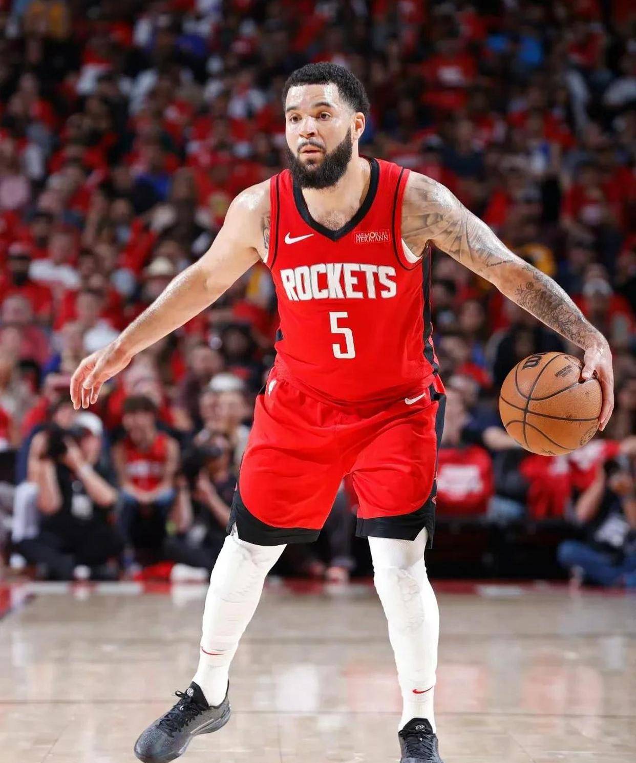 赛前休斯敦火箭调整名单以备CBA季后赛，临场应变环节打磨，质疑声仍在，赛程密集仍需轮换的简单介绍