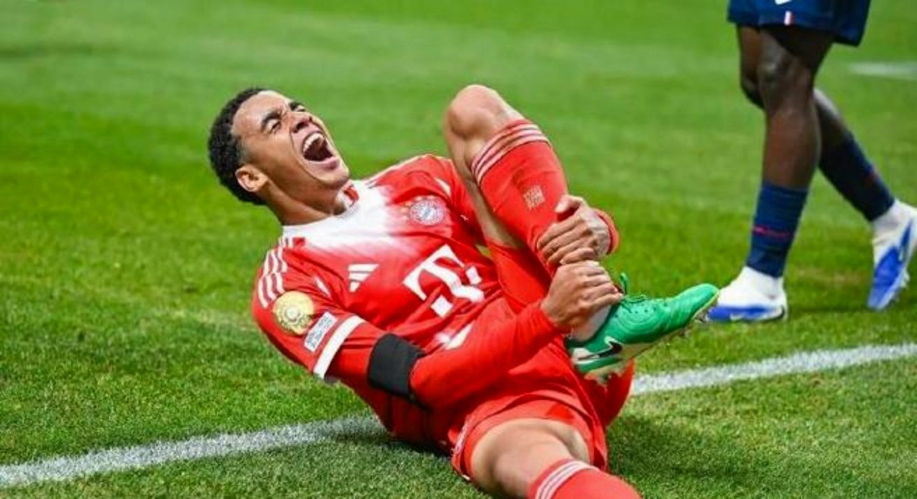 包含关键时刻突围战来临，拜仁慕尼黑围绕足总杯战术微调，气氛紧张，阵容厚度经受考验的词条