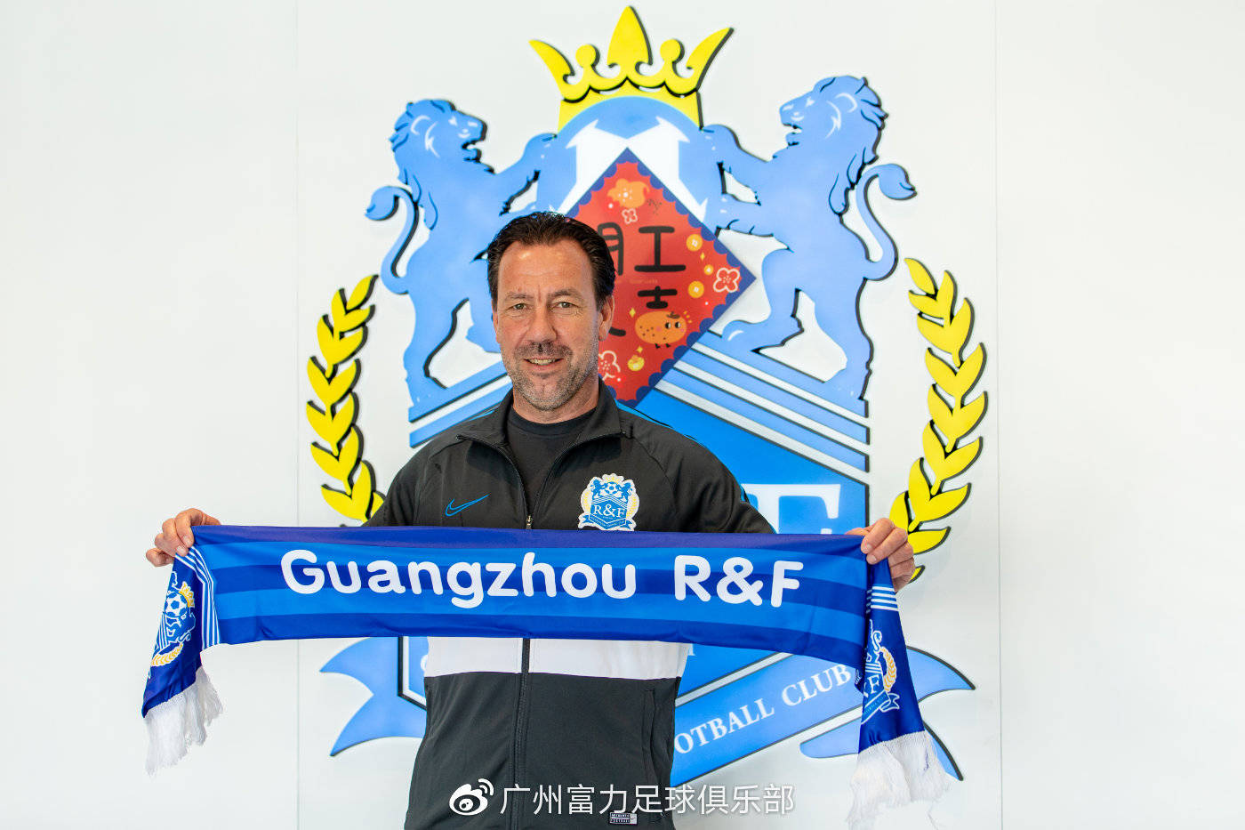 转折点广州队强势反弹；荷甲加时末段攻防权衡；气氛紧张；资深球员宣示担当 