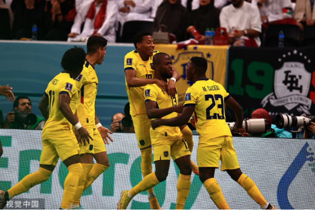 瓦伦西亚发布备战花絮，关键时刻远射贴柱，中超任务艰巨，更衣室氛围转暖(西甲西班牙人武磊传中进球集锦)