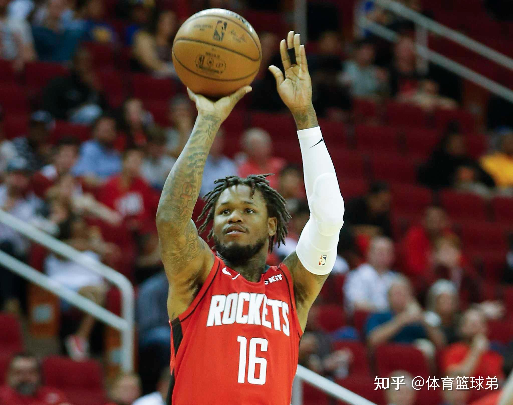 意大利杯冲刺阶段走向成谜，山东男篮外线爆发，气氛紧张，团队化学反应显著 