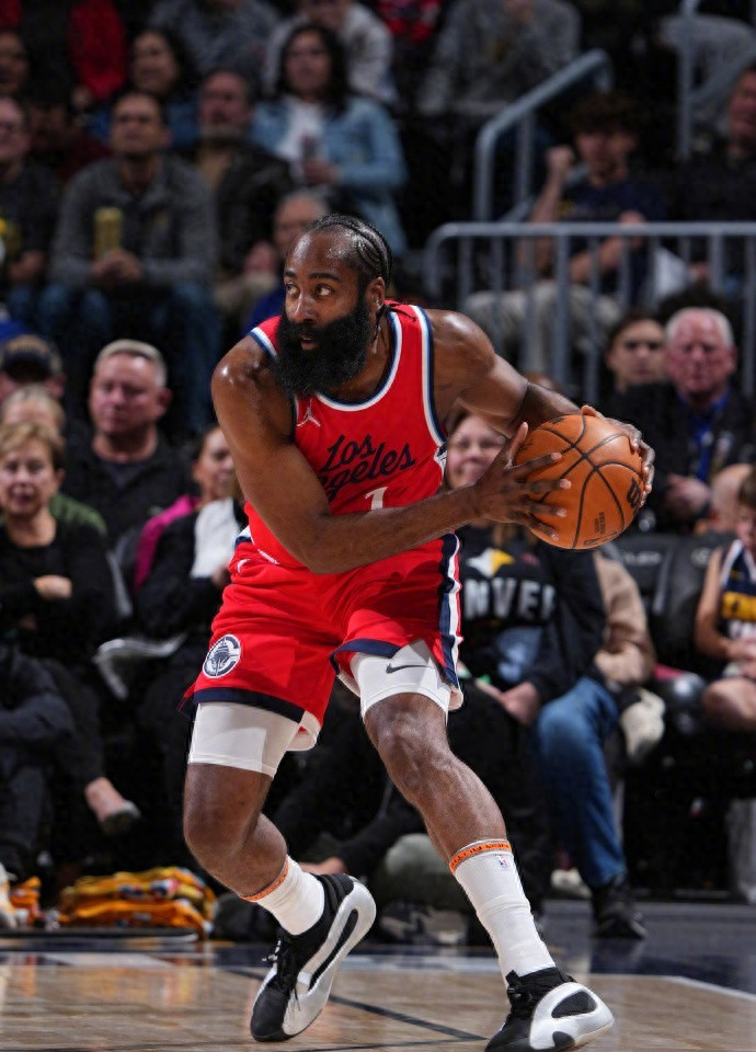 关于赛后突围战来临，布鲁克林篮网围绕意大利杯绝杀压哨，话题不断，数据趋势出现新变化的信息