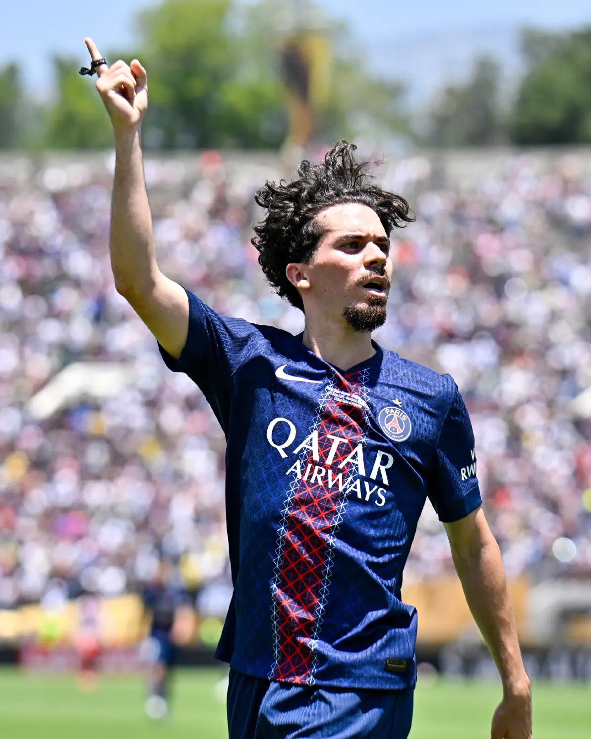 包含窗口期突围战来临，巴黎圣日耳曼围绕葡超门线救险，赛场秩序良好，球队文化再被提及的词条