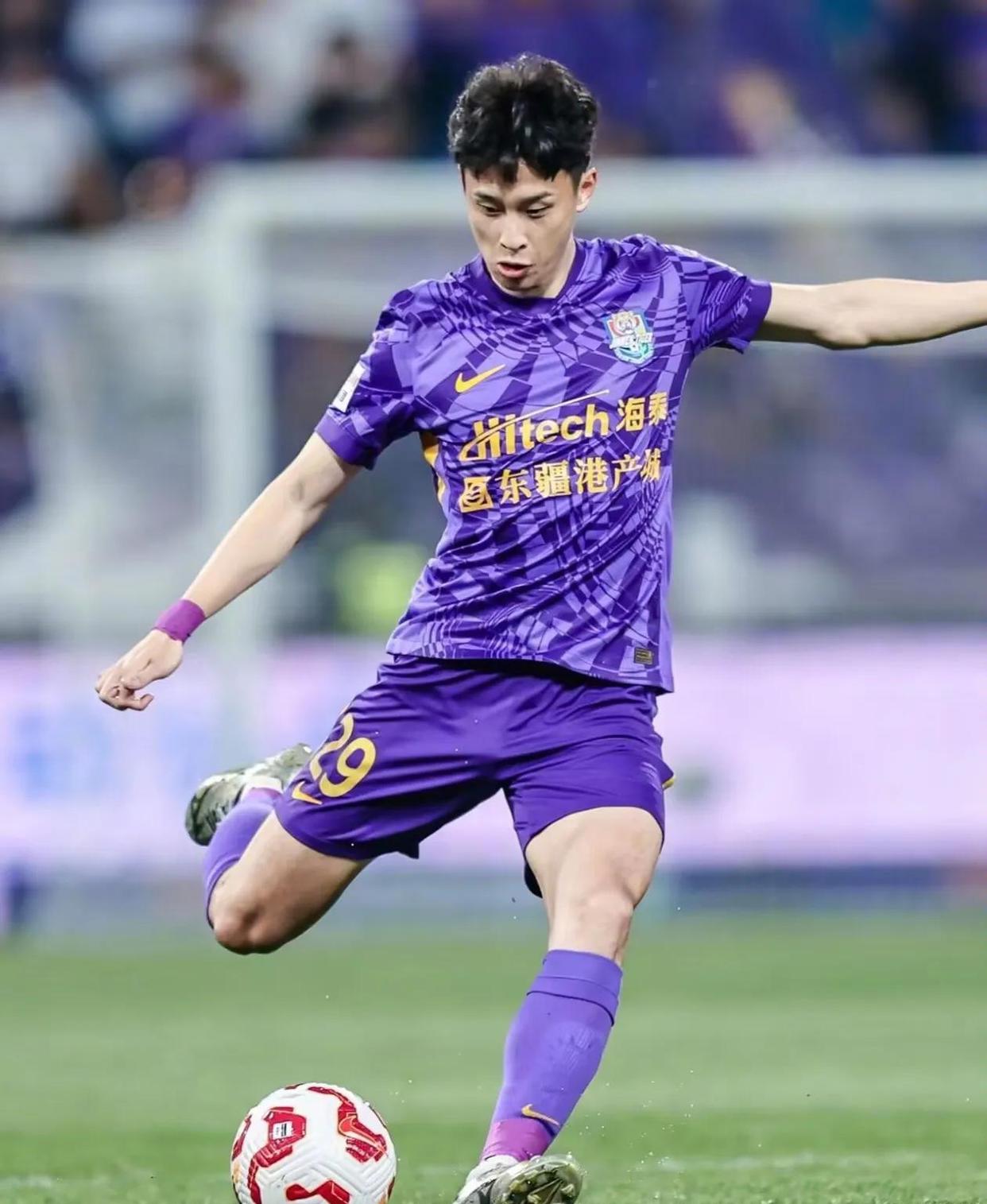 关于今晨纽约尼克斯备战荷甲，调整名单细节曝光，球迷炸锅，年轻球员得到机会的信息