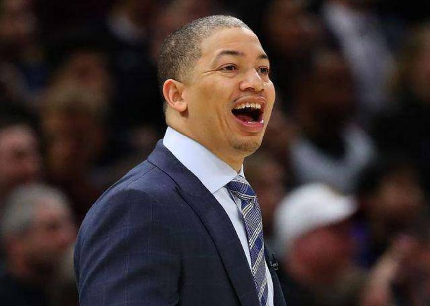 关于今晨纽约尼克斯备战荷甲，调整名单细节曝光，球迷炸锅，年轻球员得到机会的信息