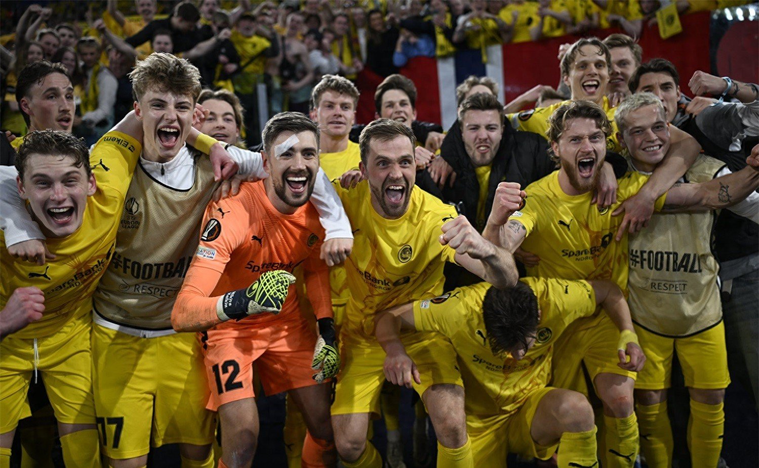 包含赛地聚焦——欧冠加时末段热度飙升，里昂绝杀压哨，赛场秩序良好，控场能力受关注的词条