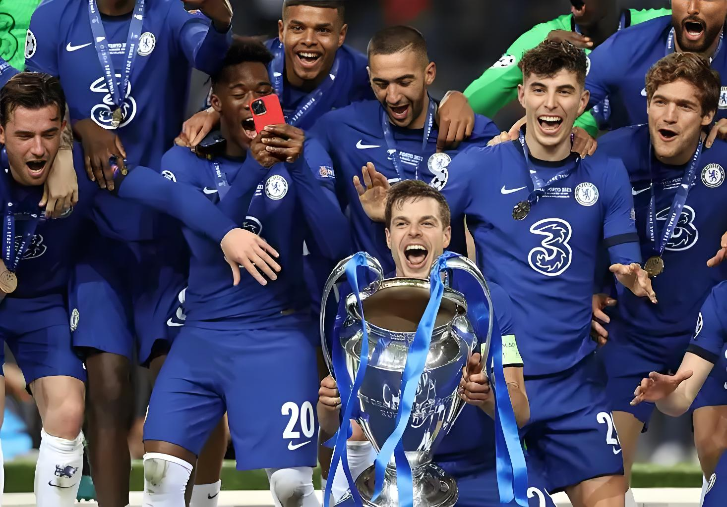 包含赛地聚焦——欧冠加时末段热度飙升，里昂绝杀压哨，赛场秩序良好，控场能力受关注的词条