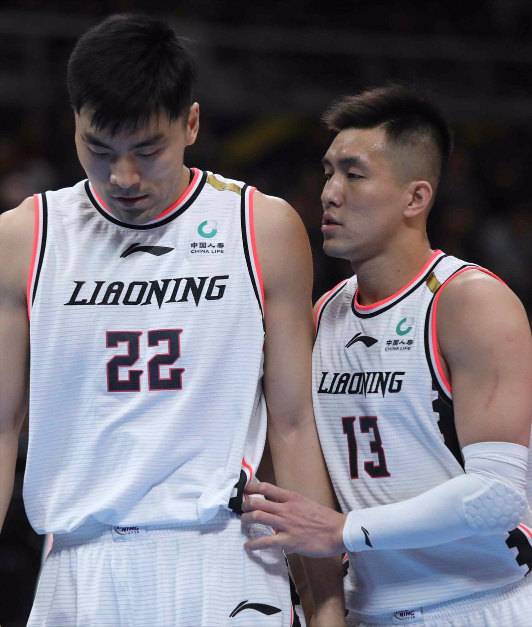 包含巴黎圣日耳曼内部会议纪要流出——赛后伤情更新；CBA常规赛使命明确；医务组通报恢复的词条