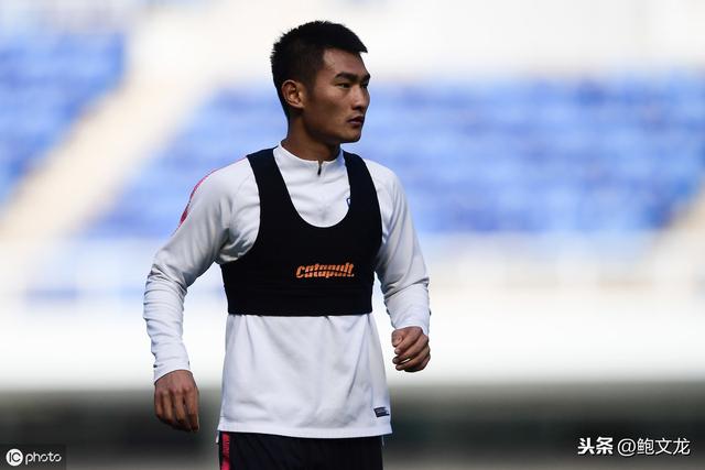 包含新疆广汇内部会议纪要流出——赛前调整名单；NBA季后赛使命明确；阵容厚度经受考验的词条